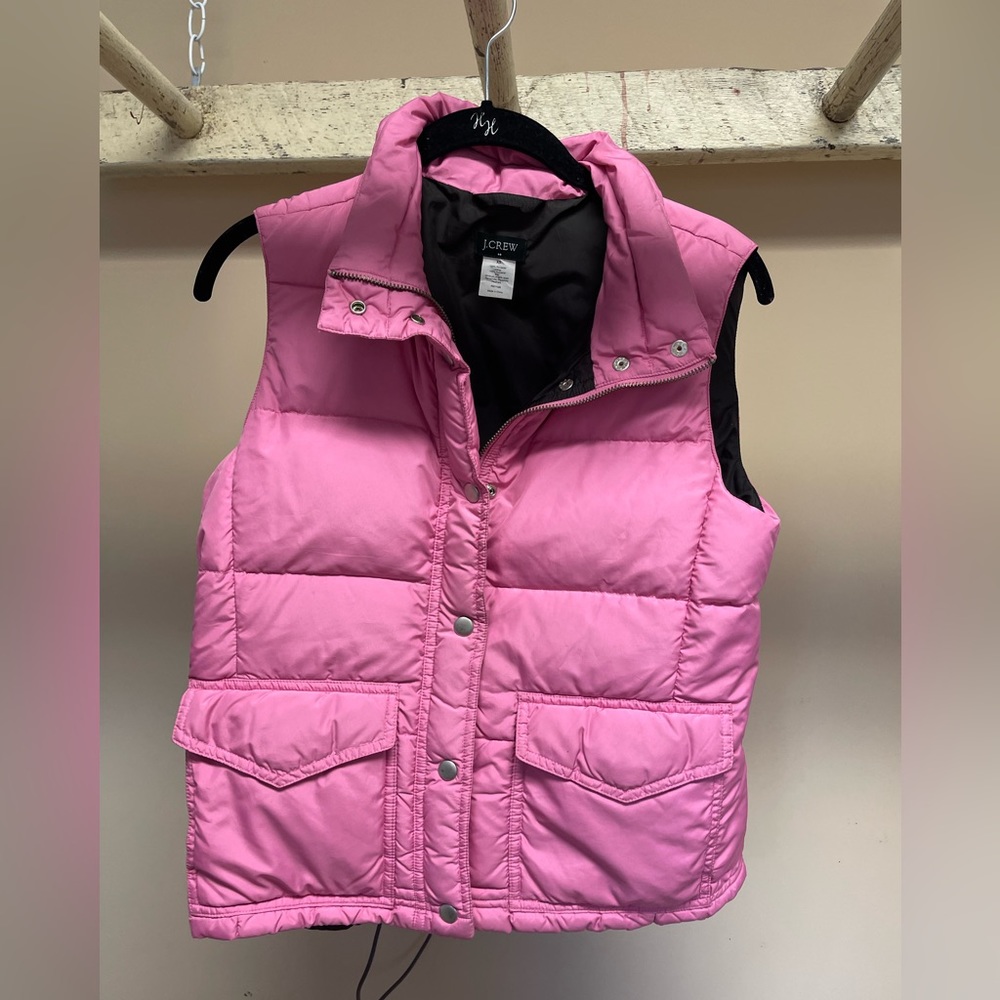 Brand: J Crew, women’s vest in a size c-small , color pink